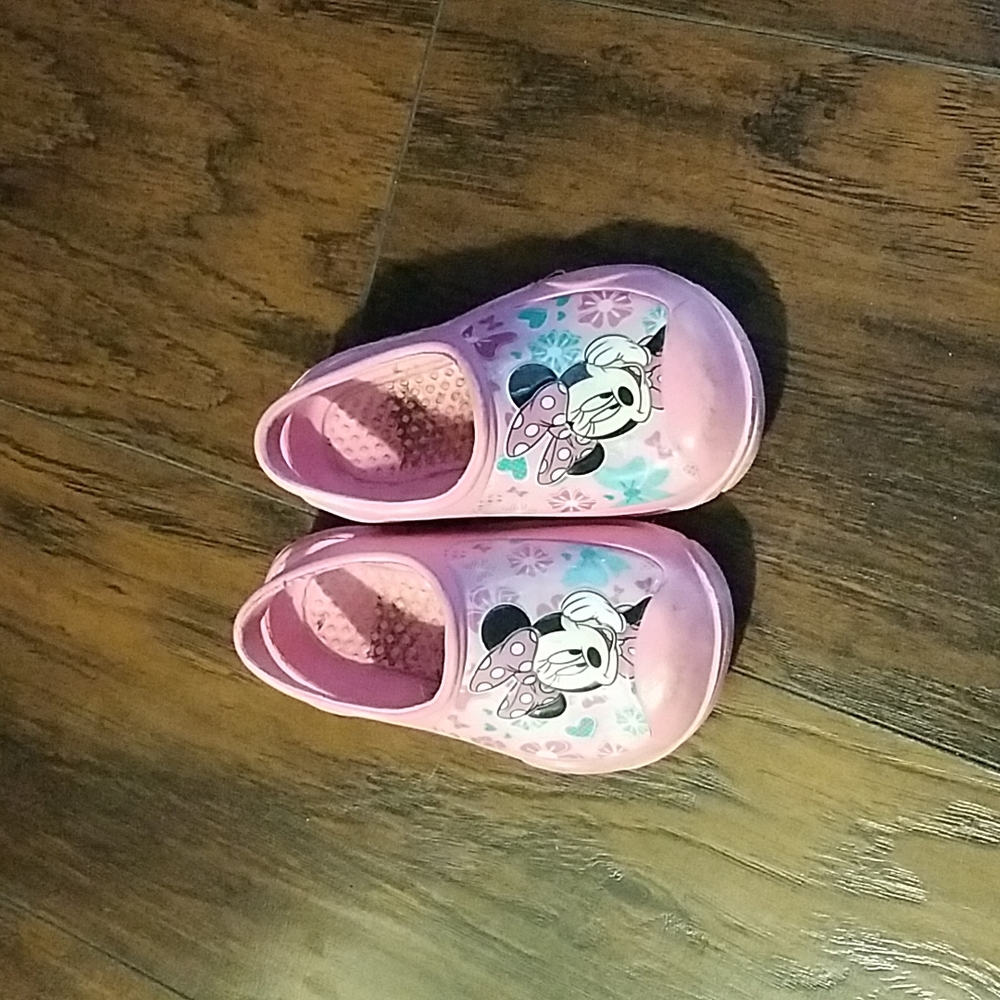 Minnie mouse toddler off brand 'crocs'